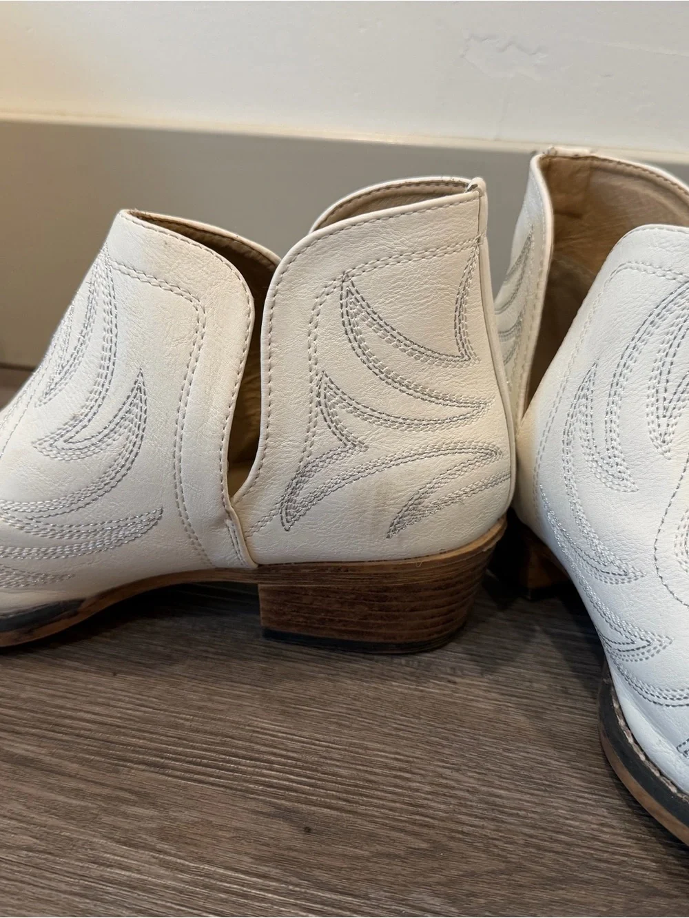 Women's White Embroidered Ankle Cowboy Boots
